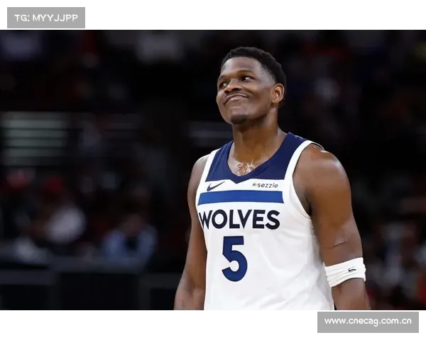 NBA官方:爱德华兹因对裁判做出不雅手势被罚款5万美元 NBA官方:爱德华兹因对裁判做出不雅手势被罚款5万美元